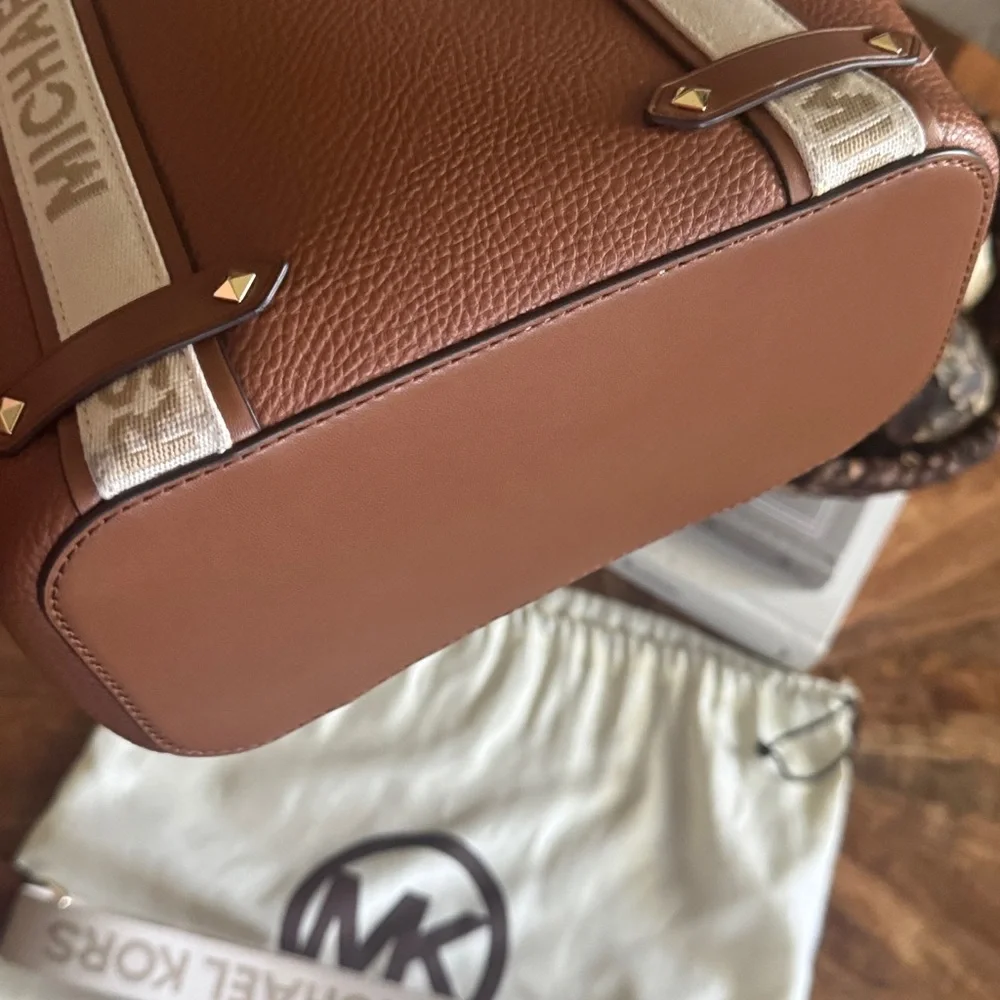 MICHAEL KORS MAEVE LEATHER LUGGAGE SMALL OPEN TOTE MSRP $328‎ - Picture 6 of 7